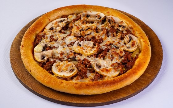 پیتزا گوشت و قارچ